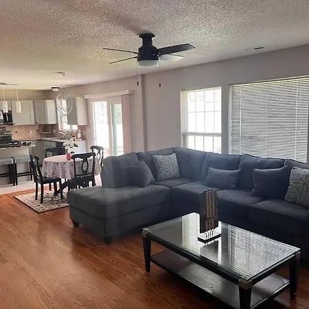 A Spacious And Warm House Fuquay-Varina Exterior photo