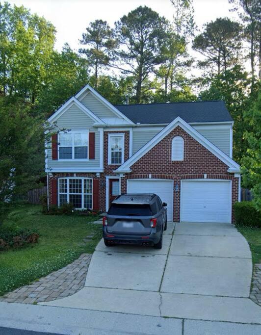Holiday home A Spacious And Warm House Fuquay-Varina