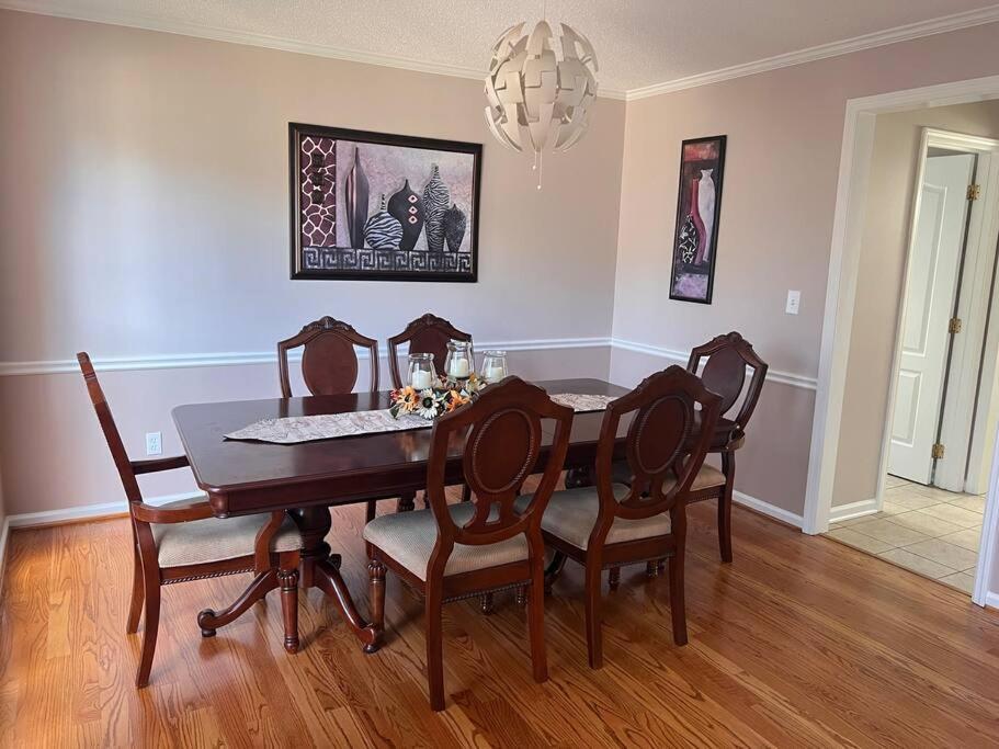 A Spacious And Warm House Holiday home Fuquay-Varina
